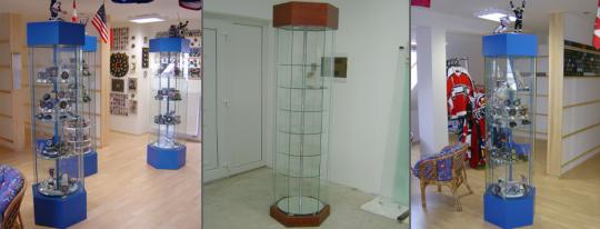 Celoskleněná vitrína MO (Mnohoúhelníkový tvar, otočné kulaté police) (190x55x55)